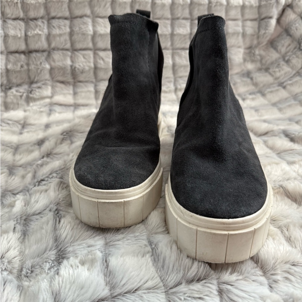 Dolce Vita High Top Slip-On Women’s Sneakers Size 8.5